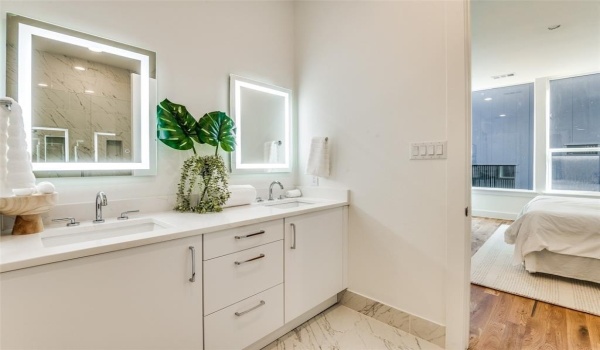 426 W 9th Street #105, Dallas, TX 75208, 3 Habitaciones Habitaciones , ,3 BañosBaños,Residential,En Venta,426 W 9th Street,20890767