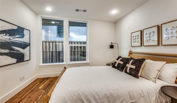 426 W 9th Street #105, Dallas, TX 75208, 3 Habitaciones Habitaciones , ,3 BañosBaños,Residential,En Venta,426 W 9th Street,20890767