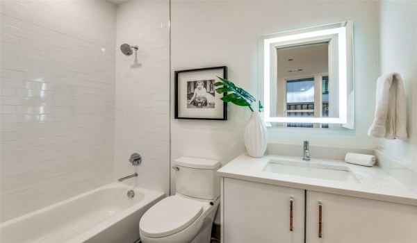 426 W 9th Street #105, Dallas, TX 75208, 3 Habitaciones Habitaciones , ,3 BañosBaños,Residential,En Venta,426 W 9th Street,20890767