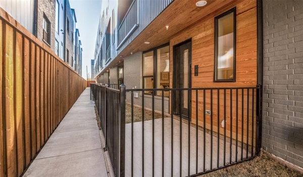 426 W 9th Street #105, Dallas, TX 75208, 3 Habitaciones Habitaciones , ,3 BañosBaños,Residential,En Venta,426 W 9th Street,20890767