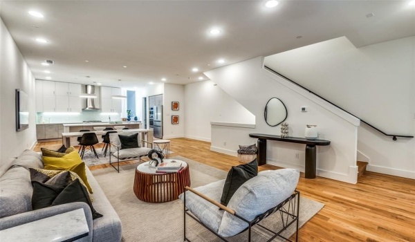 426 W 9th Street #105, Dallas, TX 75208, 3 Habitaciones Habitaciones , ,3 BañosBaños,Residential,En Venta,426 W 9th Street,20890767