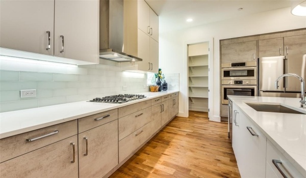 426 W 9th Street #105, Dallas, TX 75208, 3 Habitaciones Habitaciones , ,3 BañosBaños,Residential,En Venta,426 W 9th Street,20890767