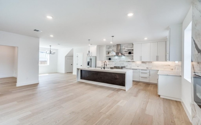 706 W White Avenue, McKinney, TX 75069, 4 Bedrooms Bedrooms, ,3 BathroomsBathrooms,Residential,For Sale,706 W White Avenue,20890878