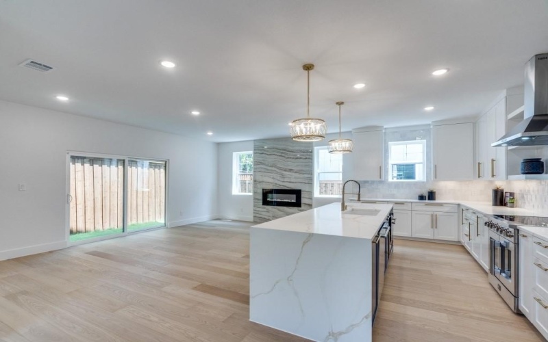 710 W White Avenue, McKinney, TX 75069, 4 Habitaciones Habitaciones , ,3 BañosBaños,Residential,En Venta,710 W White Avenue,20890893