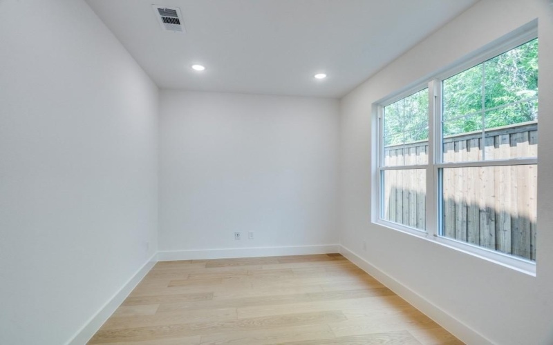 710 W White Avenue, McKinney, TX 75069, 4 Habitaciones Habitaciones , ,3 BañosBaños,Residential,En Venta,710 W White Avenue,20890893
