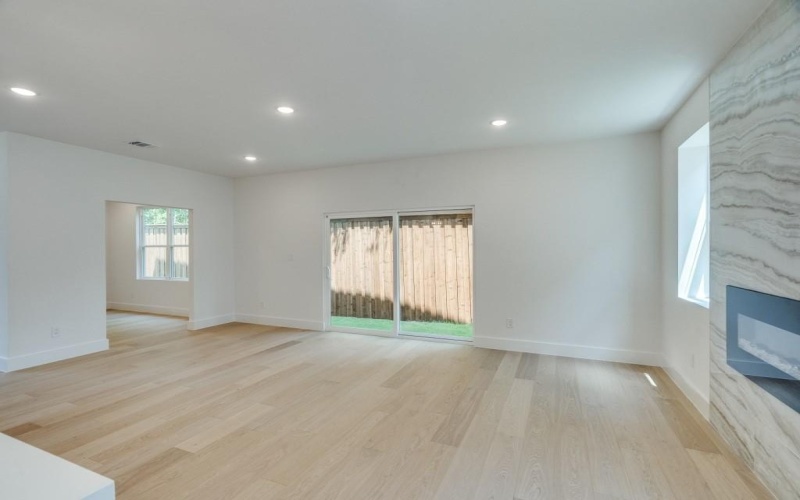 710 W White Avenue, McKinney, TX 75069, 4 Habitaciones Habitaciones , ,3 BañosBaños,Residential,En Venta,710 W White Avenue,20890893