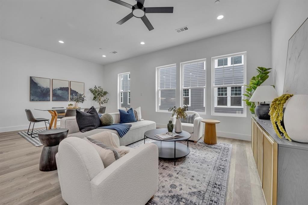 631 N Tyler Street #102, Dallas, TX 75208, 2 Bedrooms Bedrooms, ,2 BathroomsBathrooms,Residential,For Sale,631 N Tyler Street,20892250