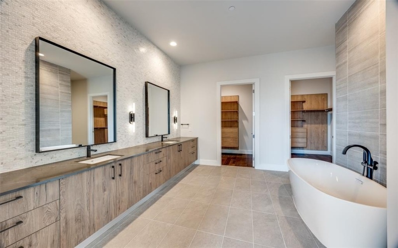 8119 Douglas Avenue #1403, Dallas, TX 75225, 2 Bedrooms Bedrooms, ,2 BathroomsBathrooms,Residential Lease,For Rent,8119 Douglas Avenue,20892386