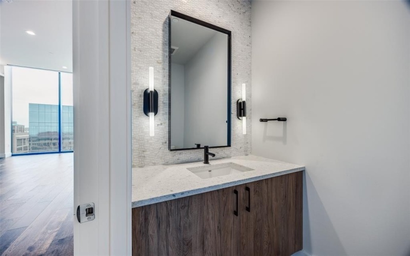 8119 Douglas Avenue #1403, Dallas, TX 75225, 2 Bedrooms Bedrooms, ,2 BathroomsBathrooms,Residential Lease,For Rent,8119 Douglas Avenue,20892386