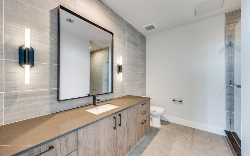8119 Douglas Avenue #1403, Dallas, TX 75225, 2 Bedrooms Bedrooms, ,2 BathroomsBathrooms,Residential Lease,For Rent,8119 Douglas Avenue,20892386