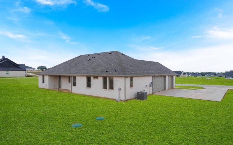 320 Monument Place, Reno, TX 76020, 3 Bedrooms Bedrooms, ,2 BathroomsBathrooms,Residential,For Sale,320 Monument Place,20892912