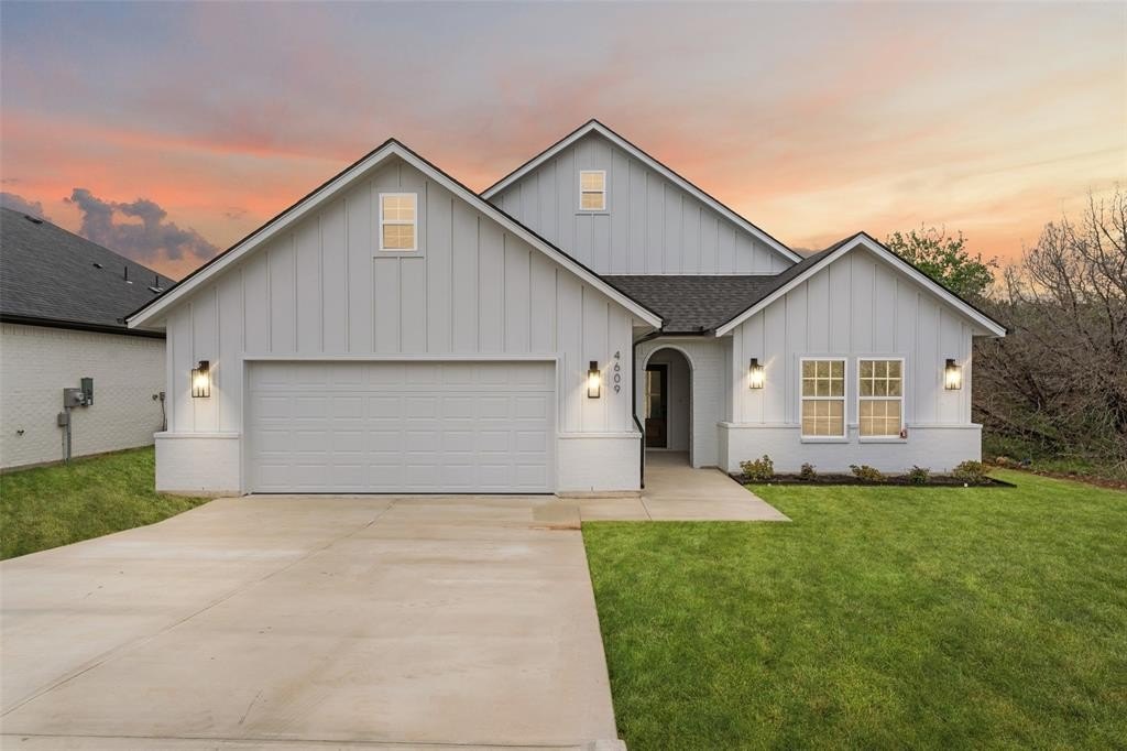 4609 Eagle Nest Court, Granbury, TX 76048, 4 Habitaciones Habitaciones , ,2 BañosBaños,Residential,En Venta,4609 Eagle Nest Court,20895675