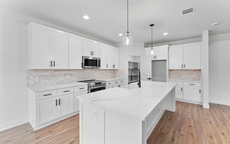 4609 Eagle Nest Court, Granbury, TX 76048, 4 Habitaciones Habitaciones , ,2 BañosBaños,Residential,En Venta,4609 Eagle Nest Court,20895675