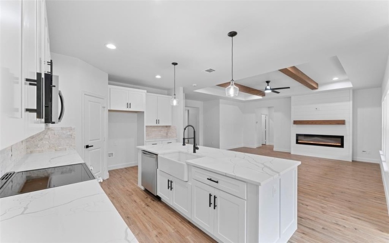 4609 Eagle Nest Court, Granbury, TX 76048, 4 Habitaciones Habitaciones , ,2 BañosBaños,Residential,En Venta,4609 Eagle Nest Court,20895675