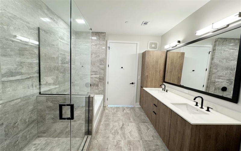 833 Van Cliburn Way #2-1004, Fort Worth, TX 76107, 1 Dormitorio Habitaciones , ,1 BañoBaños,Residential Lease,En Alquiler,833 Van Cliburn Way,20893581