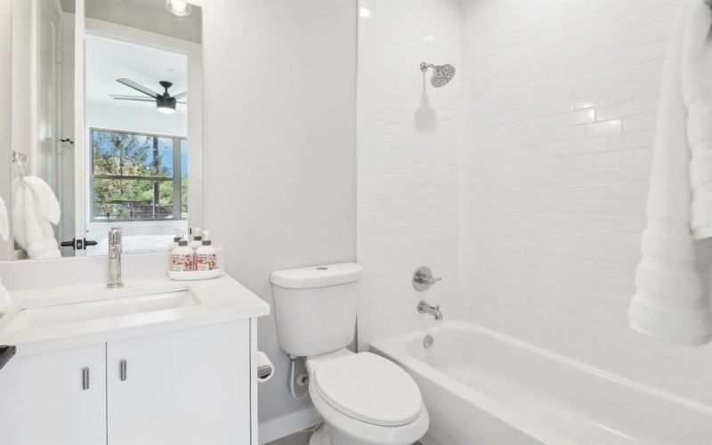 4204 San Jacinto Street #105, Dallas, TX 75204, 3 Habitaciones Habitaciones , ,3 BañosBaños,Residential,En Venta,4204 San Jacinto Street,20893585