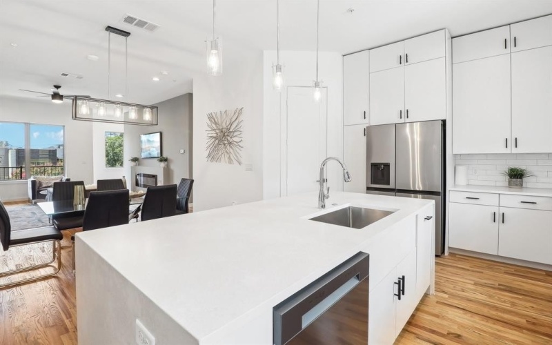 4204 San Jacinto Street #105, Dallas, TX 75204, 3 Habitaciones Habitaciones , ,3 BañosBaños,Residential,En Venta,4204 San Jacinto Street,20893585