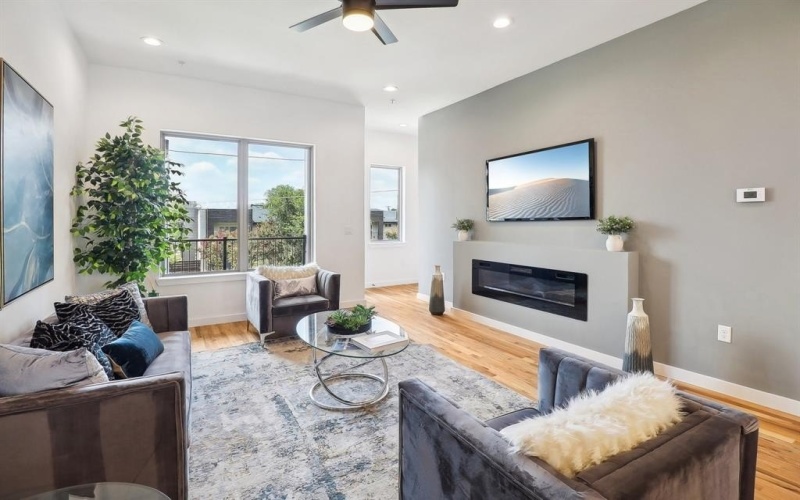 4204 San Jacinto Street #105, Dallas, TX 75204, 3 Habitaciones Habitaciones , ,3 BañosBaños,Residential,En Venta,4204 San Jacinto Street,20893585