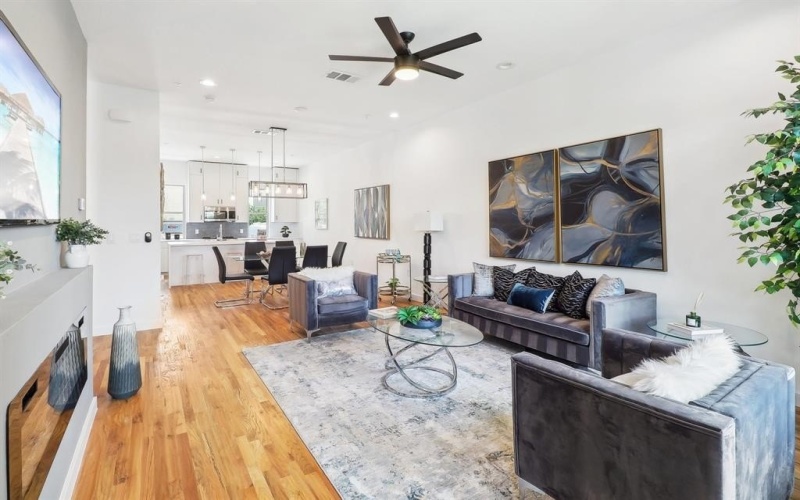 4204 San Jacinto Street #105, Dallas, TX 75204, 3 Habitaciones Habitaciones , ,3 BañosBaños,Residential,En Venta,4204 San Jacinto Street,20893585