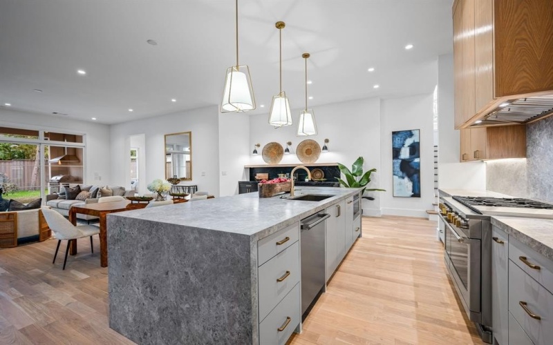 4807 W Hanover Avenue, Dallas, TX 75209, 4 Bedrooms Bedrooms, ,5 BathroomsBathrooms,Residential,For Sale,4807 W Hanover Avenue,20893692