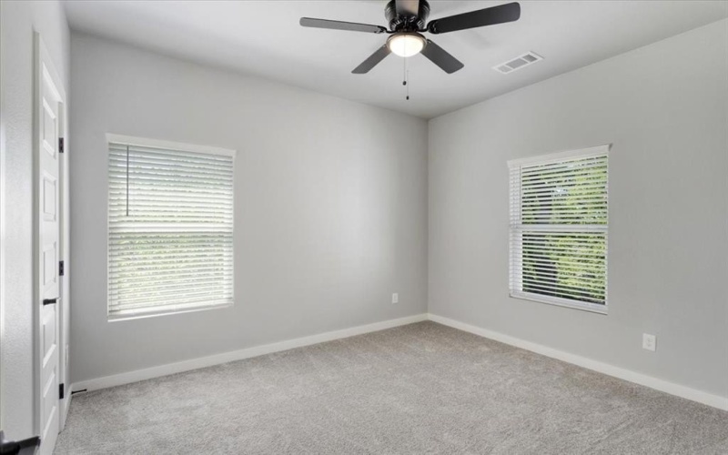1305-b Mill Street, Gainesville, TX 76240, 2 Bedrooms Bedrooms, ,2 BathroomsBathrooms,Residential Lease,For Rent,1305-b Mill Street,20894100