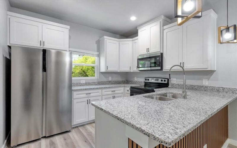 1305-b Mill Street, Gainesville, TX 76240, 2 Bedrooms Bedrooms, ,2 BathroomsBathrooms,Residential Lease,For Rent,1305-b Mill Street,20894100