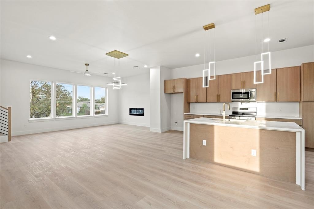 1902 Homeland Street, Dallas, TX 75212, 3 Bedrooms Bedrooms, ,3 BathroomsBathrooms,Residential,For Sale,1902 Homeland Street,20894377