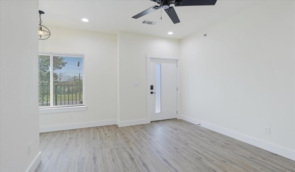 515 S First Street, Sherman, TX 75090, 1 Bedroom Bedrooms, ,1 BathroomBathrooms,Residential Lease,For Rent,515 S First Street,20894608