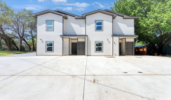1305-d Mill Street, Gainesville, TX 76240, 2 Bedrooms Bedrooms, ,2 BathroomsBathrooms,Residential Lease,For Rent,1305-d Mill Street,20894113