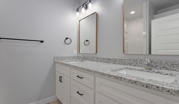 1305-d Mill Street, Gainesville, TX 76240, 2 Bedrooms Bedrooms, ,2 BathroomsBathrooms,Residential Lease,For Rent,1305-d Mill Street,20894113