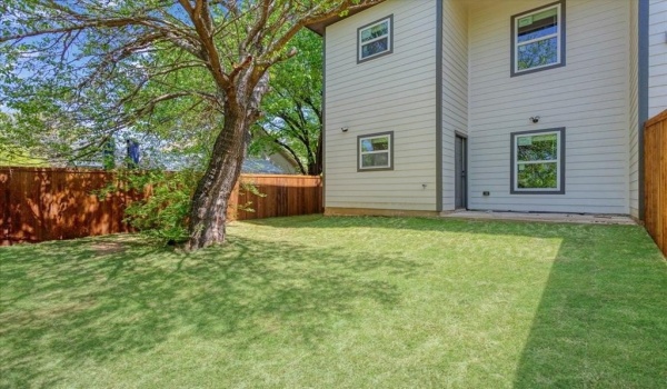 1305-d Mill Street, Gainesville, TX 76240, 2 Bedrooms Bedrooms, ,2 BathroomsBathrooms,Residential Lease,For Rent,1305-d Mill Street,20894113