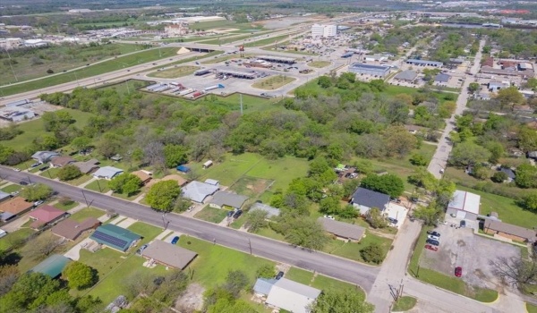 1305-d Mill Street, Gainesville, TX 76240, 2 Bedrooms Bedrooms, ,2 BathroomsBathrooms,Residential Lease,For Rent,1305-d Mill Street,20894113