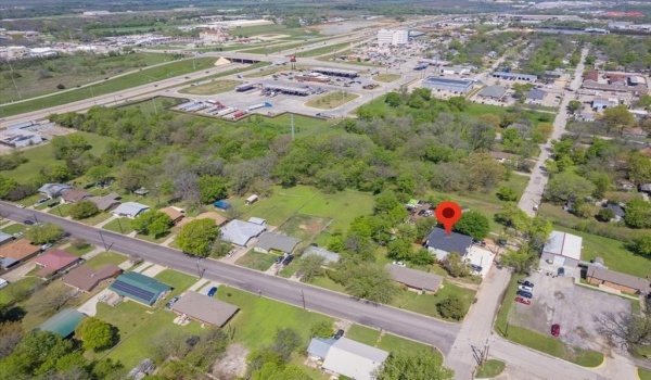 1305-d Mill Street, Gainesville, TX 76240, 2 Bedrooms Bedrooms, ,2 BathroomsBathrooms,Residential Lease,For Rent,1305-d Mill Street,20894113