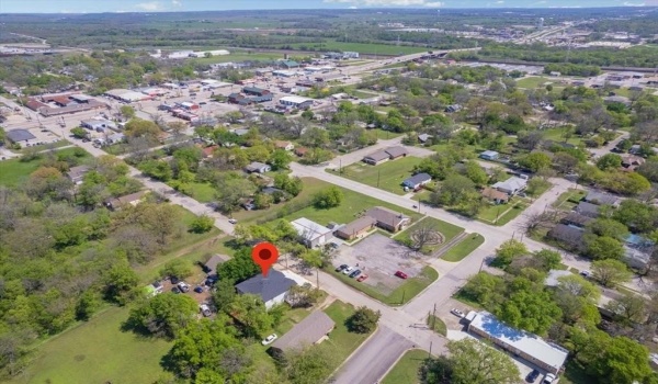 1305-d Mill Street, Gainesville, TX 76240, 2 Bedrooms Bedrooms, ,2 BathroomsBathrooms,Residential Lease,For Rent,1305-d Mill Street,20894113