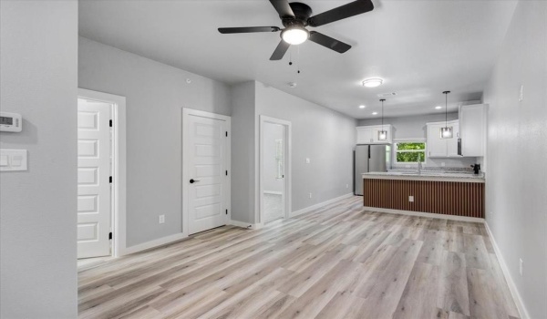 1305-d Mill Street, Gainesville, TX 76240, 2 Bedrooms Bedrooms, ,2 BathroomsBathrooms,Residential Lease,For Rent,1305-d Mill Street,20894113