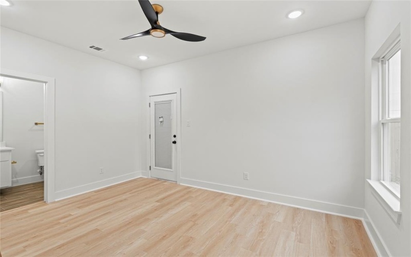 5305 Colonial Avenue, Dallas, TX 75215, 4 Bedrooms Bedrooms, ,3 BathroomsBathrooms,Residential,For Sale,5305 Colonial Avenue,20894748