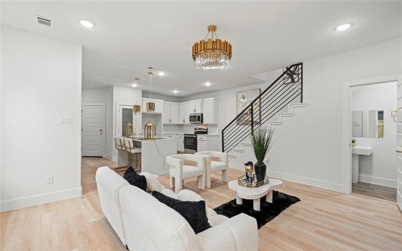 5305 Colonial Avenue, Dallas, TX 75215, 4 Bedrooms Bedrooms, ,3 BathroomsBathrooms,Residential,For Sale,5305 Colonial Avenue,20894748