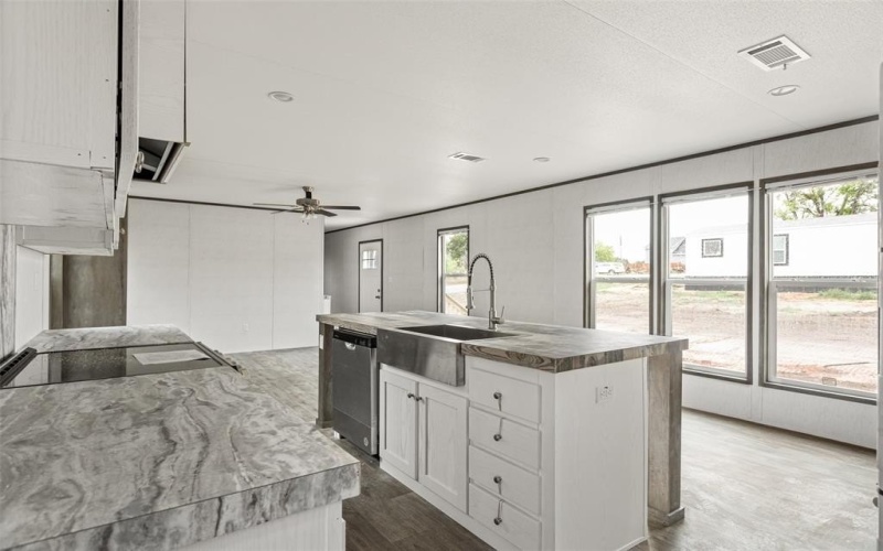 3606 Hilltop Road, Granbury, TX 76048, 3 Bedrooms Bedrooms, ,2 BathroomsBathrooms,Residential,For Sale,3606 Hilltop Road,20895193