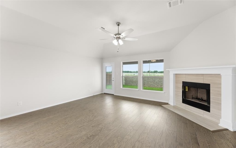 1005 Pineview Lane, Crowley, TX 76036, 3 Bedrooms Bedrooms, ,2 BathroomsBathrooms,Residential,For Sale,1005 Pineview Lane,20895394