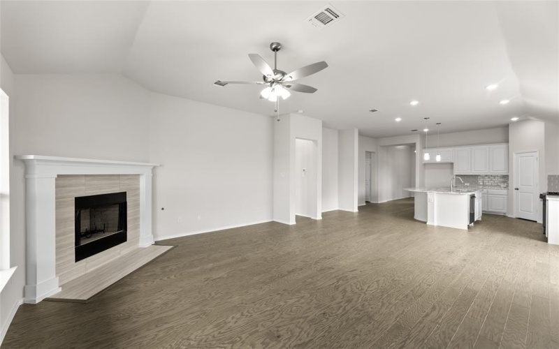 1005 Pineview Lane, Crowley, TX 76036, 3 Bedrooms Bedrooms, ,2 BathroomsBathrooms,Residential,For Sale,1005 Pineview Lane,20895394