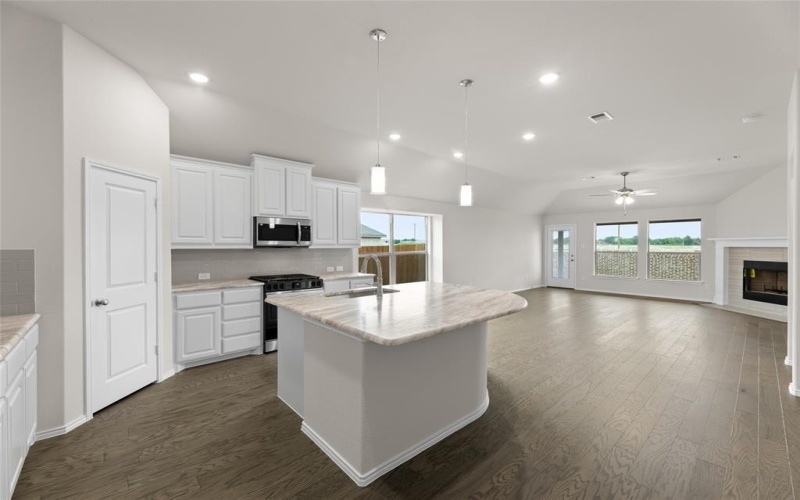 1005 Pineview Lane, Crowley, TX 76036, 3 Bedrooms Bedrooms, ,2 BathroomsBathrooms,Residential,For Sale,1005 Pineview Lane,20895394