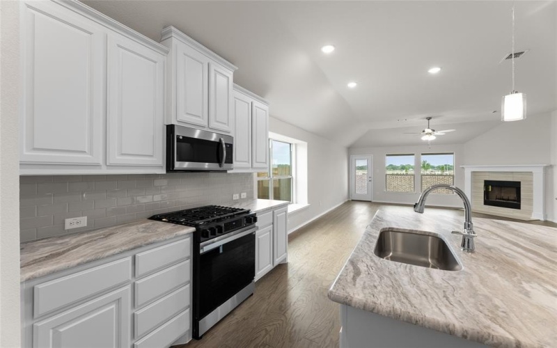 1005 Pineview Lane, Crowley, TX 76036, 3 Bedrooms Bedrooms, ,2 BathroomsBathrooms,Residential,For Sale,1005 Pineview Lane,20895394