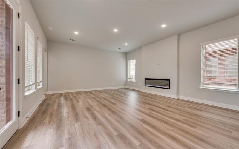 7111 Daytona Mews, Rowlett, TX 75088, 3 Bedrooms Bedrooms, ,2 BathroomsBathrooms,Residential,For Sale,7111 Daytona Mews,20893283