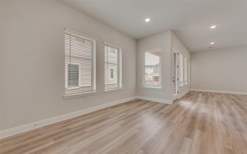 7111 Daytona Mews, Rowlett, TX 75088, 3 Bedrooms Bedrooms, ,2 BathroomsBathrooms,Residential,For Sale,7111 Daytona Mews,20893283