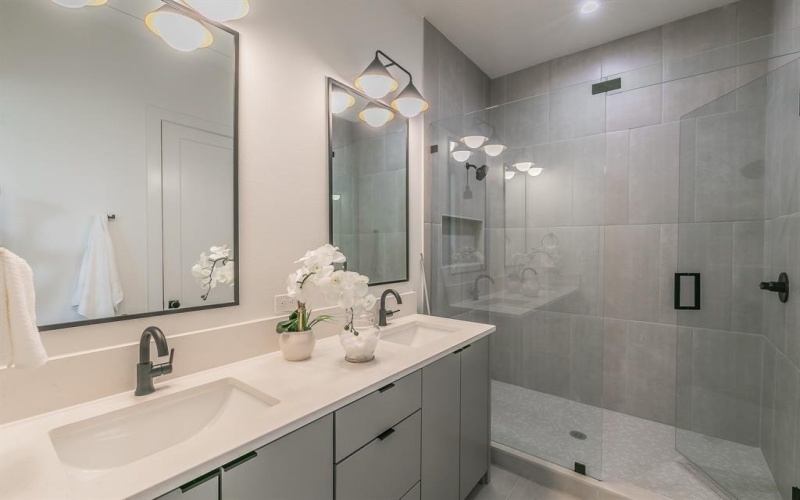 2210 Shea Road #104, Dallas, TX 75235, 2 Bedrooms Bedrooms, ,2 BathroomsBathrooms,Residential,For Sale,2210 Shea Road,20895485