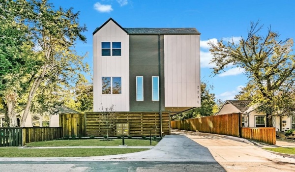 2210 Shea Road #104, Dallas, TX 75235, 2 Bedrooms Bedrooms, ,2 BathroomsBathrooms,Residential,For Sale,2210 Shea Road,20895485