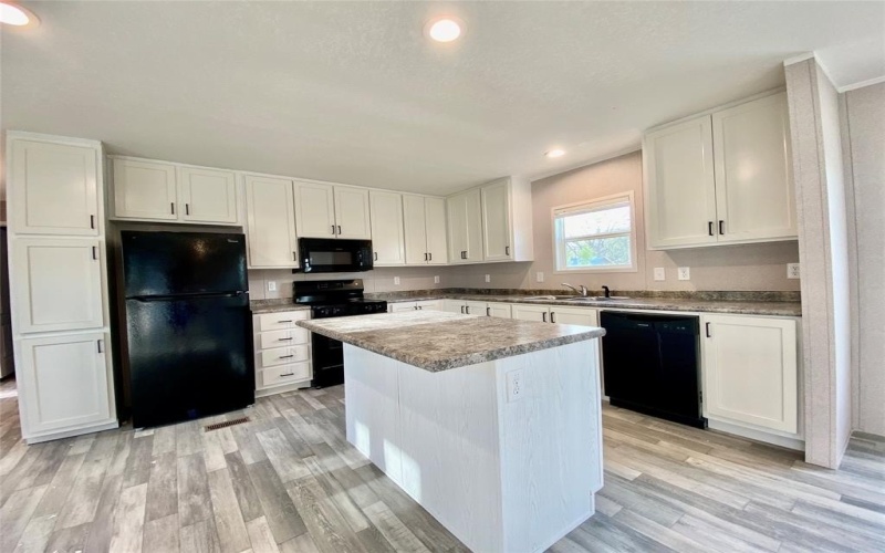 903 SW 24th Street, Mineral Wells, TX 76067, 4 Habitaciones Habitaciones , ,2 BañosBaños,Residential,En Venta,903 SW 24th Street,20893372