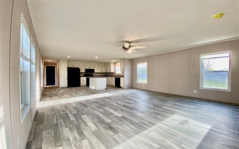 903 SW 24th Street, Mineral Wells, TX 76067, 4 Habitaciones Habitaciones , ,2 BañosBaños,Residential,En Venta,903 SW 24th Street,20893372