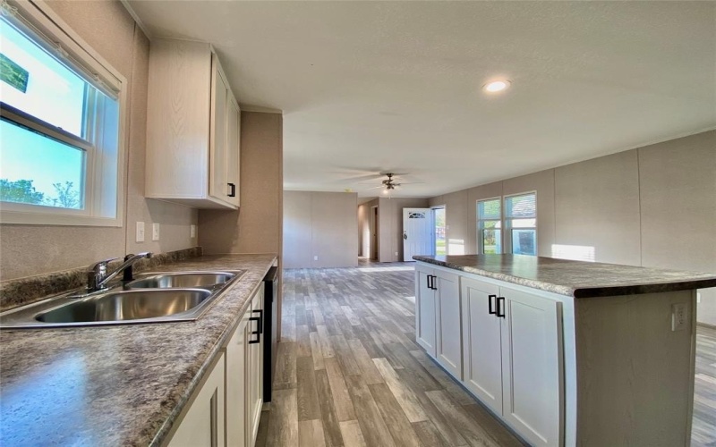 903 SW 24th Street, Mineral Wells, TX 76067, 4 Habitaciones Habitaciones , ,2 BañosBaños,Residential,En Venta,903 SW 24th Street,20893372