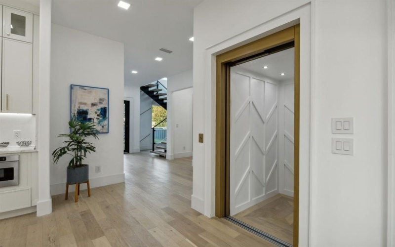 6541 Prosper Street, Dallas, TX 75209, 5 Bedrooms Bedrooms, ,6 BathroomsBathrooms,Residential,For Sale,6541 Prosper Street,20897744